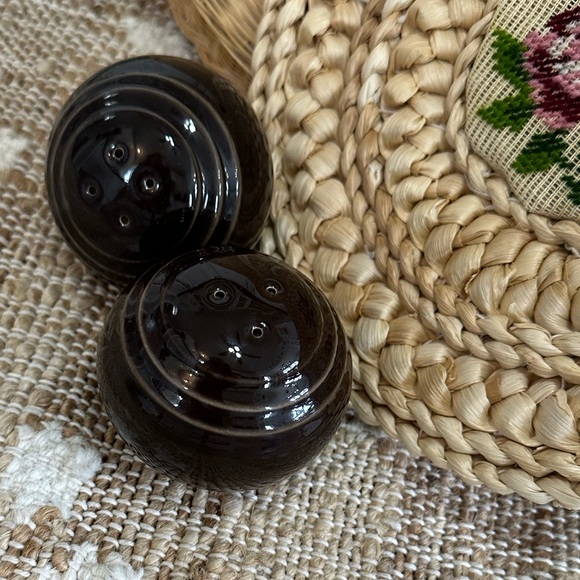 Vintage Dark Brown Ceramic Salt and Pepper Shaker Set - Picture 9 of 16